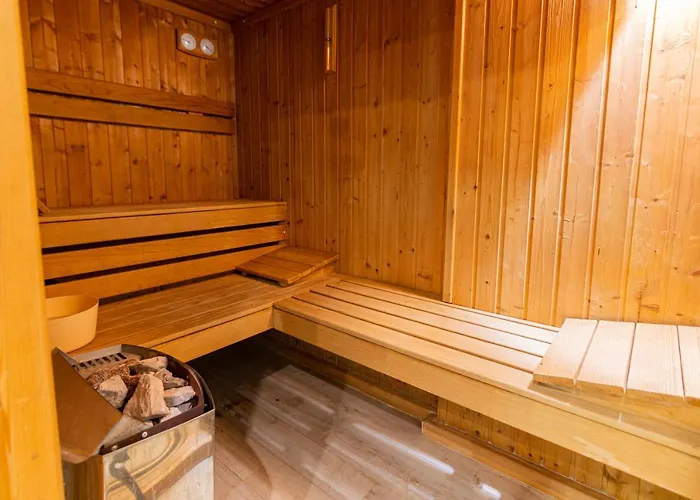 Joan & * Скоп'є