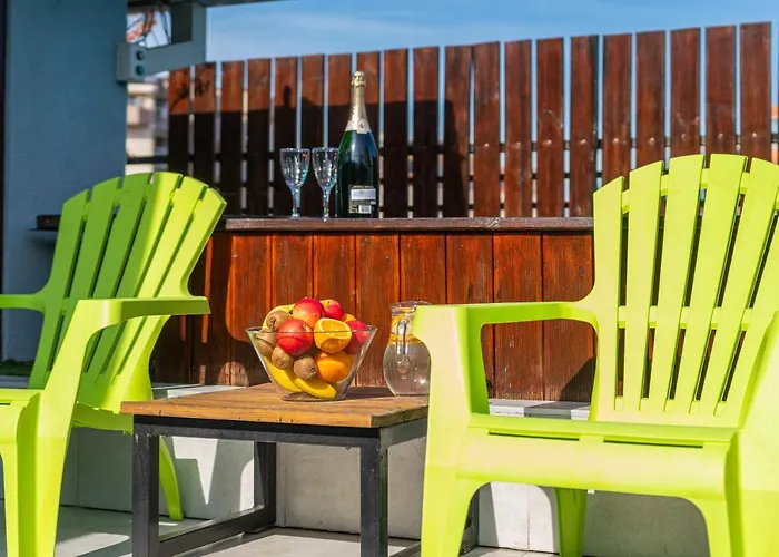 Апартаменти Joan & *