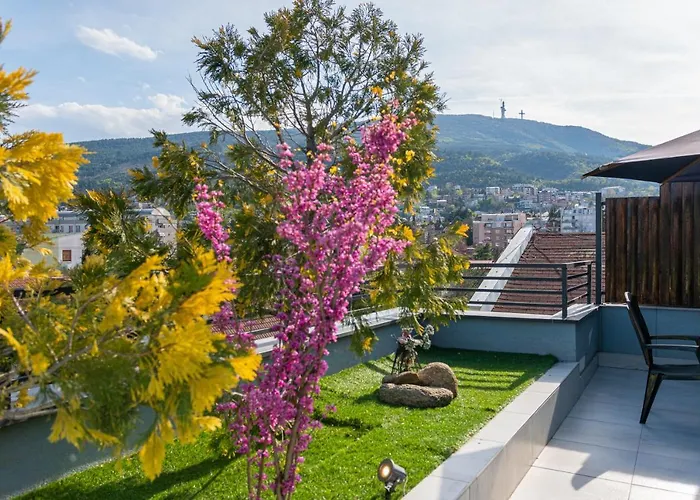 Апартаменти Joan & *