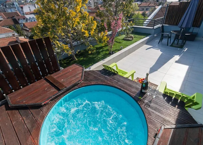 Joan & * Скоп'є