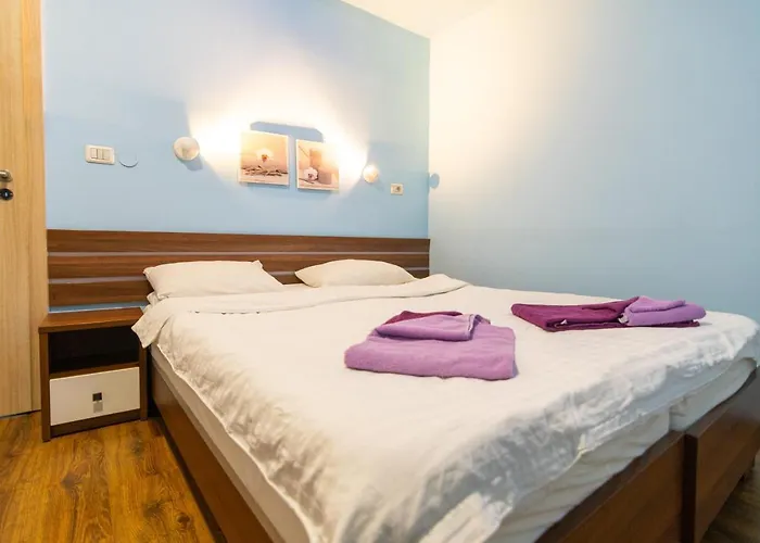 Апартаменти Joan & *