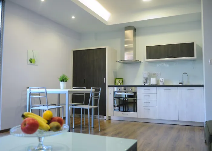 Joan & * Скоп'є