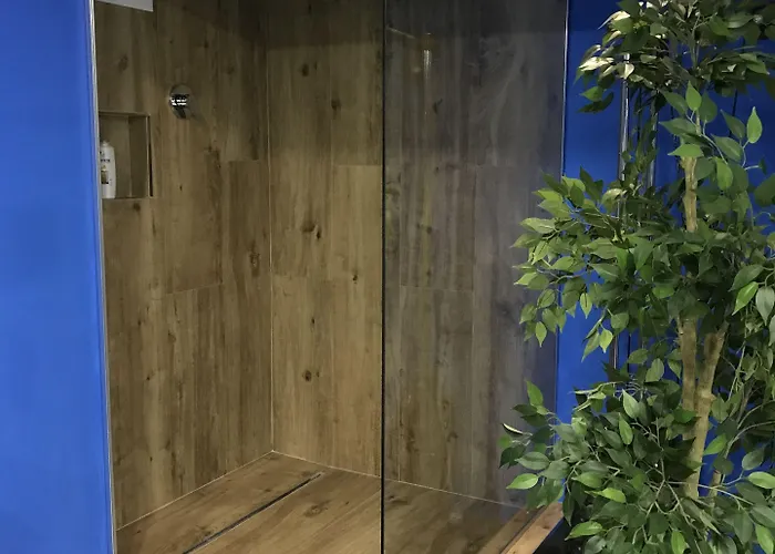 Joan & * Скоп'є